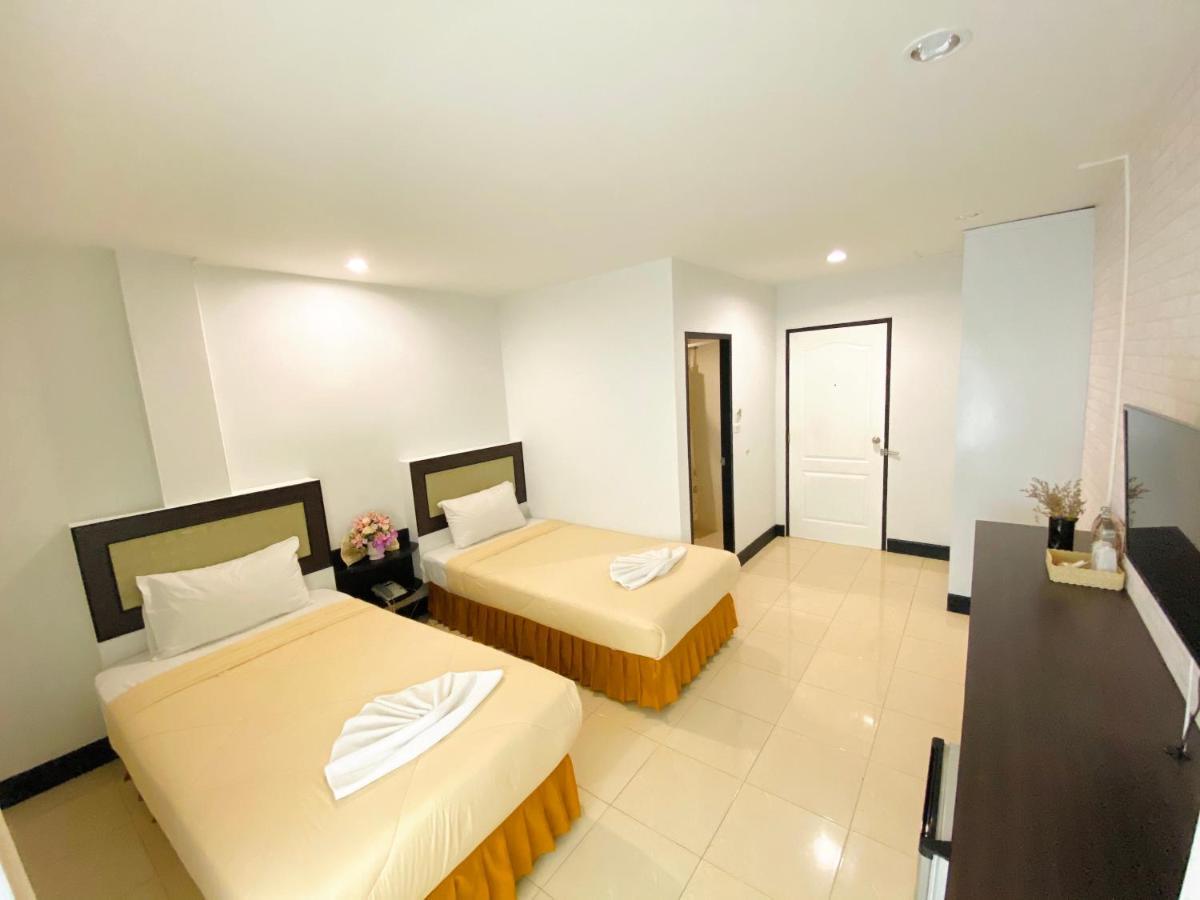 Polkadot Hostel Phitsanulok Exterior photo