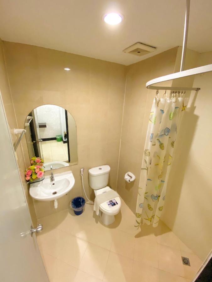 Polkadot Hostel Phitsanulok Exterior photo