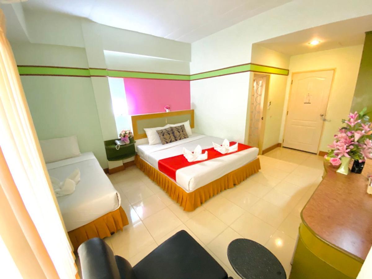 Polkadot Hostel Phitsanulok Exterior photo