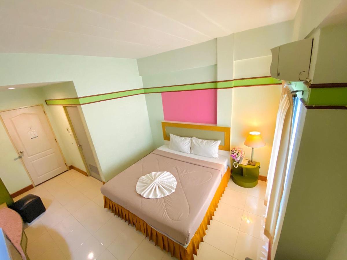 Polkadot Hostel Phitsanulok Exterior photo