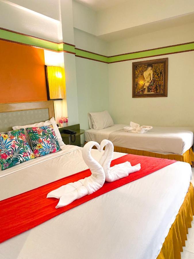 Polkadot Hostel Phitsanulok Exterior photo