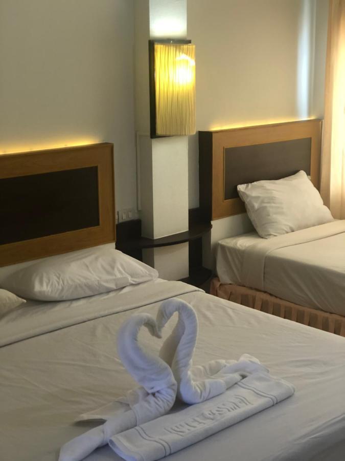 Polkadot Hostel Phitsanulok Exterior photo